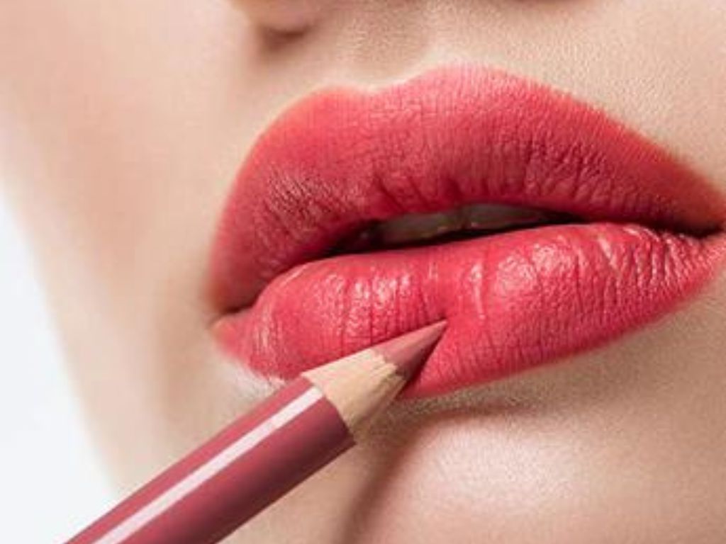 how to apply lip liner